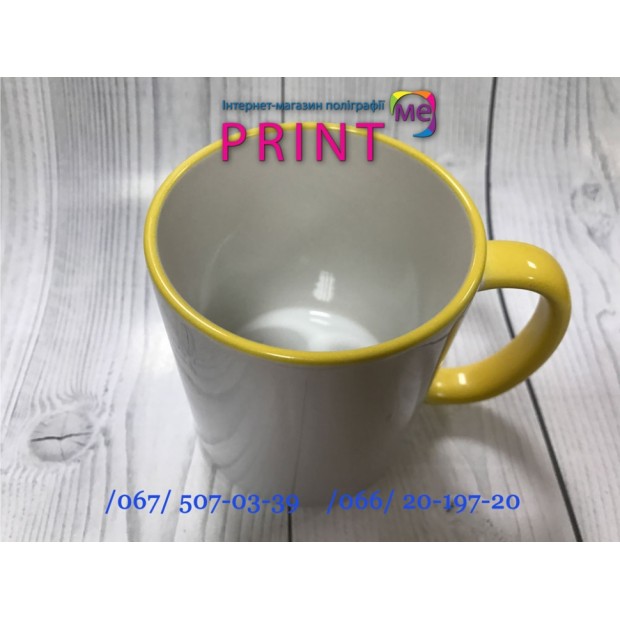 Cup with a yellow handle and a rim