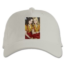 Baseball cap with Print 2 Broke Girls Friends - white