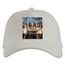 Бейсболка с принтом Милые Обманщицы Девушки Тематика - белая