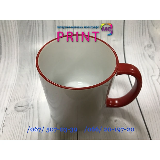 Cup with a red handle and a rim