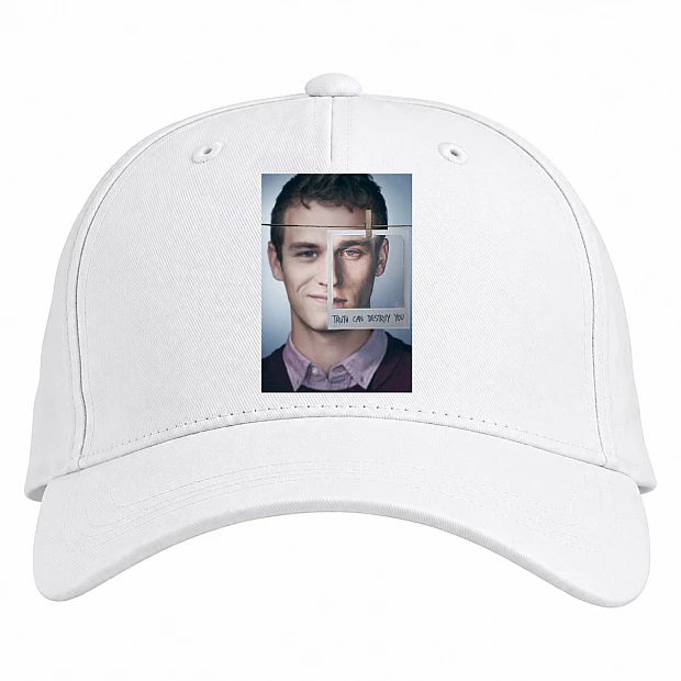 Baseball cap with Print 13 Reasons Why Justin Foley - white